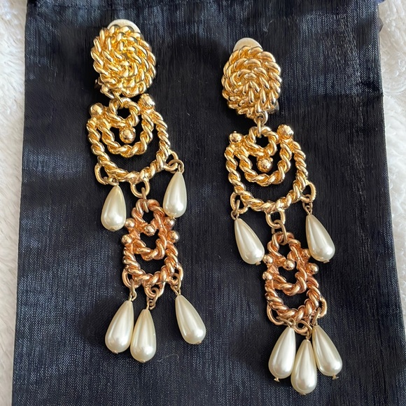 Lovely Vintage Faux Pearl & Gold Rope Earrings main image 0